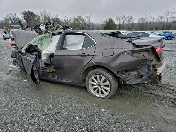 4T1B11HK9JU536582 2018 TOYOTA CAMRY - Image 2