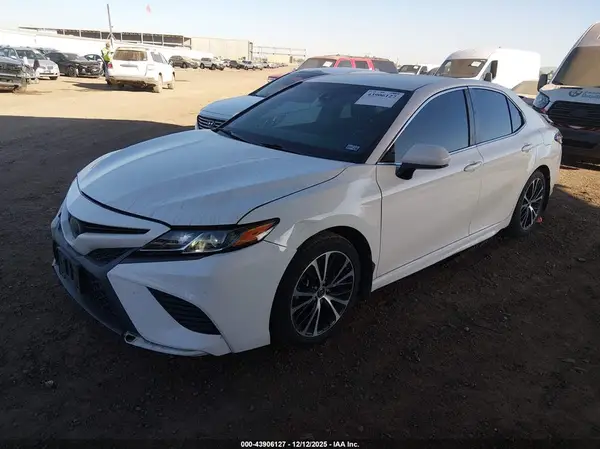 4T1B11HK9JU536663 2018 TOYOTA CAMRY - Image 2