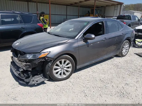 4T1B11HK9JU537179 2018 TOYOTA CAMRY - Image 2