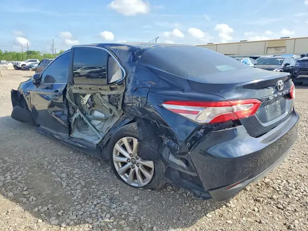 4T1B11HK9JU537537 2018 TOYOTA CAMRY - Image 2