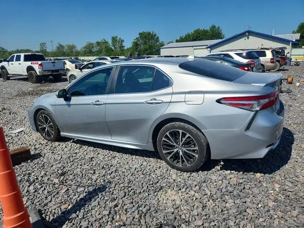 4T1B11HK9JU537926 2018 TOYOTA CAMRY - Image 2