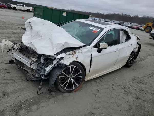 4T1B11HK9JU538185 2018 TOYOTA CAMRY - Image 1