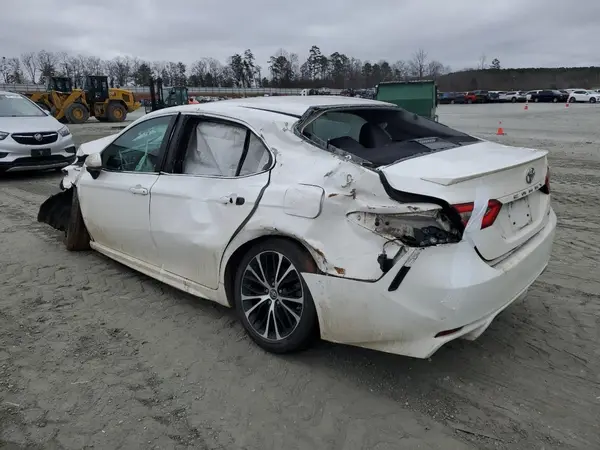 4T1B11HK9JU538185 2018 TOYOTA CAMRY - Image 2