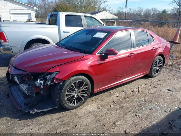 4T1B11HK9JU538770 2018 TOYOTA CAMRY - Image 2