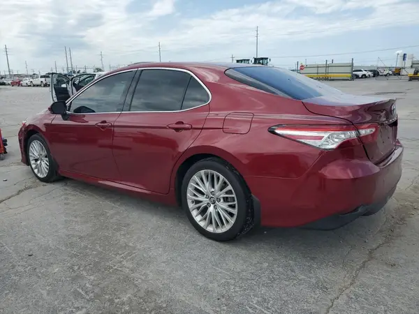 4T1B11HK9JU538820 2018 TOYOTA CAMRY - Image 2
