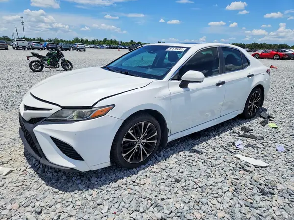 4T1B11HK9JU539319 2018 TOYOTA CAMRY - Image 1