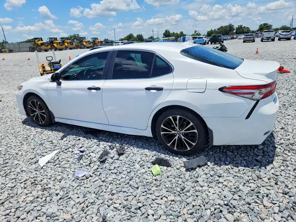 4T1B11HK9JU539319 2018 TOYOTA CAMRY - Image 2