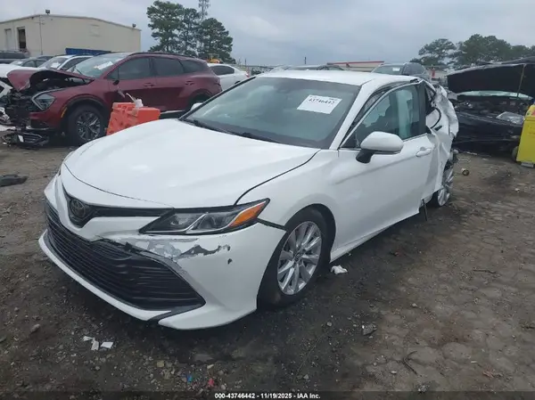 4T1B11HK9JU540759 2018 TOYOTA CAMRY - Image 2