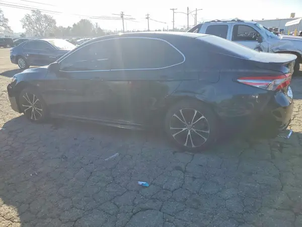 4T1B11HK9JU542060 2018 TOYOTA CAMRY - Image 2