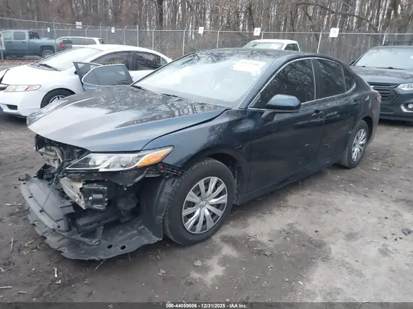 4T1B11HK9JU542236 2018 TOYOTA CAMRY - Image 2