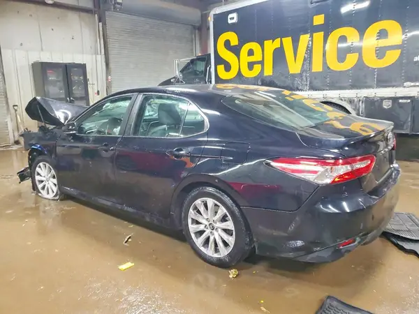 4T1B11HK9JU543418 2018 TOYOTA CAMRY - Image 2