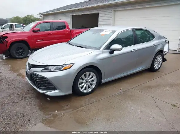 4T1B11HK9JU543595 2018 TOYOTA CAMRY - Image 2