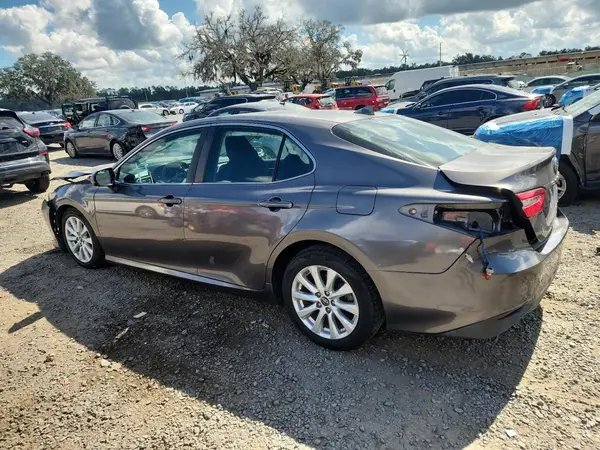 4T1B11HK9JU543791 2018 TOYOTA CAMRY - Image 2