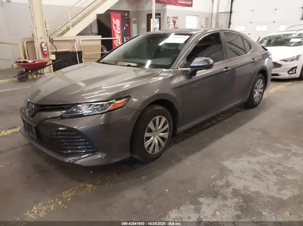 4T1B11HK9JU544701 2018 TOYOTA CAMRY - Image 2