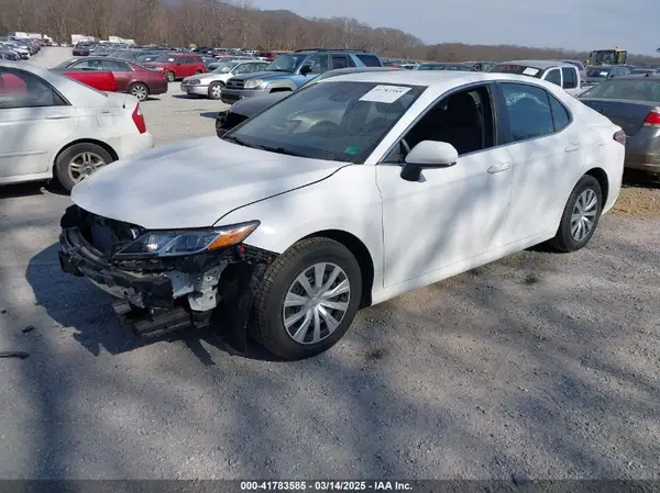 4T1B11HK9JU546030 2018 TOYOTA CAMRY - Image 2