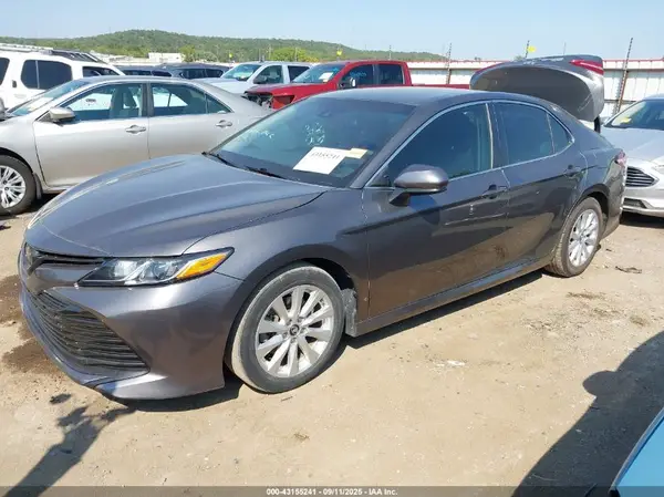 4T1B11HK9JU546979 2018 TOYOTA CAMRY - Image 2