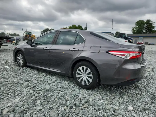 4T1B11HK9JU548327 2018 TOYOTA CAMRY - Image 2
