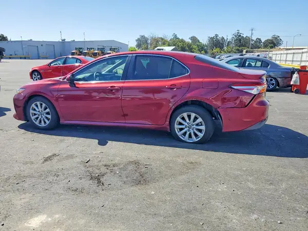 4T1B11HK9JU548974 2018 TOYOTA CAMRY - Image 2