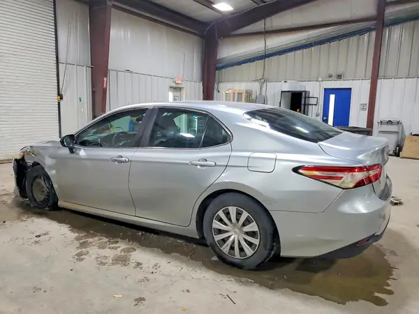 4T1B11HK9JU549056 2018 TOYOTA CAMRY - Image 2