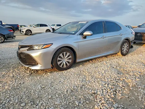 4T1B11HK9JU549462 2018 TOYOTA CAMRY - Image 1