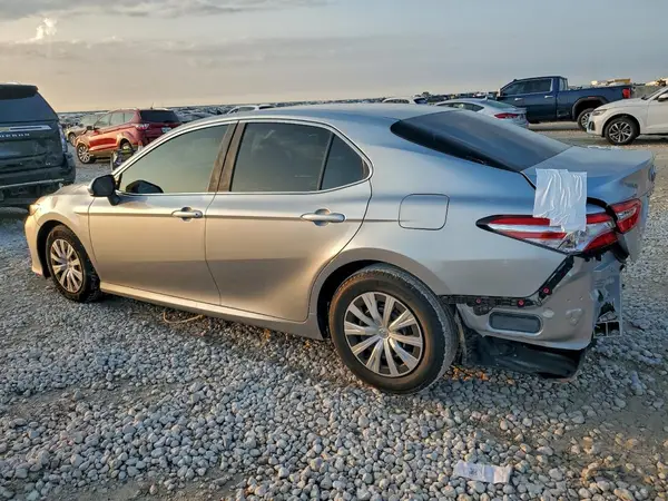4T1B11HK9JU549462 2018 TOYOTA CAMRY - Image 2
