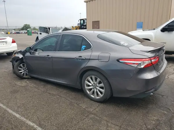4T1B11HK9JU550174 2018 TOYOTA CAMRY - Image 2