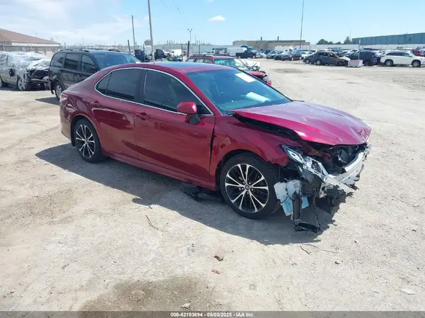 4T1B11HK9JU550384 2018 TOYOTA CAMRY - Image 1