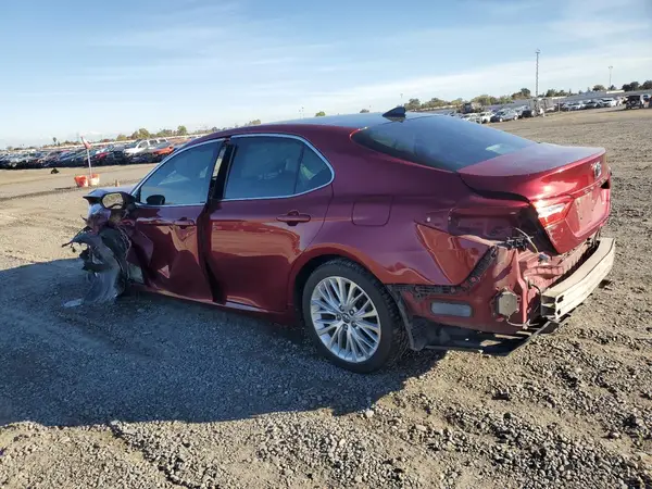 4T1B11HK9JU552037 2018 TOYOTA CAMRY - Image 2