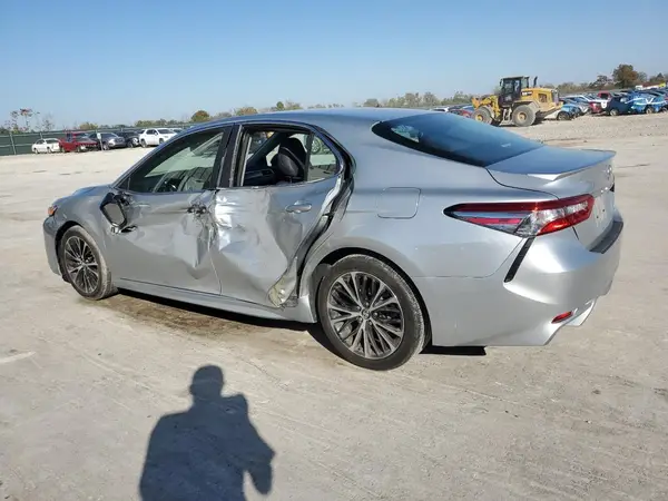 4T1B11HK9JU552975 2018 TOYOTA CAMRY - Image 2