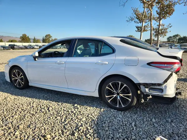 4T1B11HK9JU552992 2018 TOYOTA CAMRY - Image 2