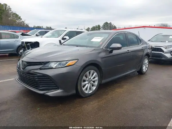 4T1B11HK9JU553107 2018 TOYOTA CAMRY - Image 2