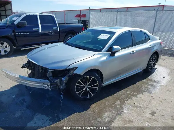 4T1B11HK9JU553348 2018 TOYOTA CAMRY - Image 2