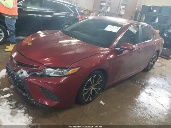 4T1B11HK9JU553365 2018 TOYOTA CAMRY - Image 2