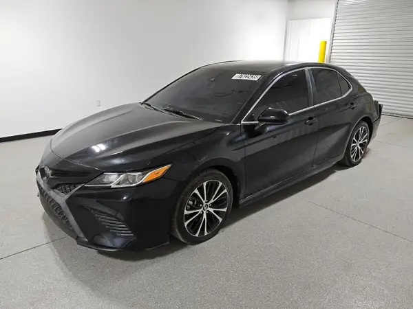 4T1B11HK9JU555875 2018 TOYOTA CAMRY - Image 1