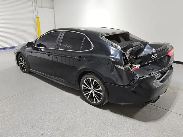 4T1B11HK9JU555875 2018 TOYOTA CAMRY - Image 2