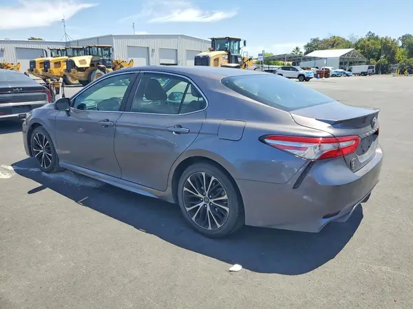 4T1B11HK9JU557237 2018 TOYOTA CAMRY - Image 2