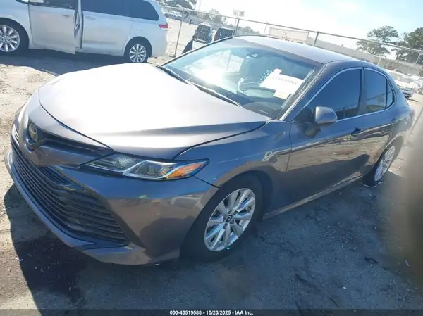 4T1B11HK9JU559540 2018 TOYOTA CAMRY - Image 2