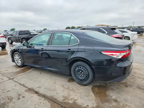 4T1B11HK9JU561935 2018 TOYOTA CAMRY - Image 2