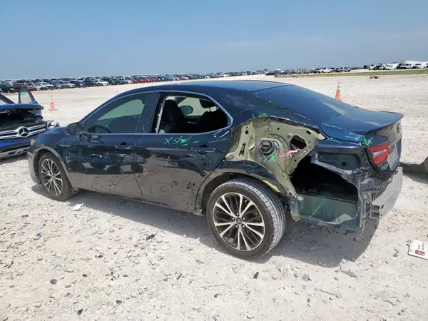 4T1B11HK9JU562678 2018 TOYOTA CAMRY - Image 2