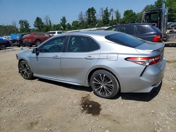 4T1B11HK9JU565600 2018 TOYOTA CAMRY - Image 2