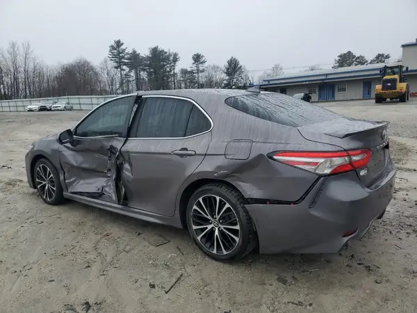 4T1B11HK9JU565774 2018 TOYOTA CAMRY - Image 2