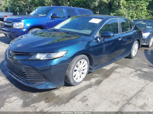 4T1B11HK9JU566780 2018 TOYOTA CAMRY - Image 2