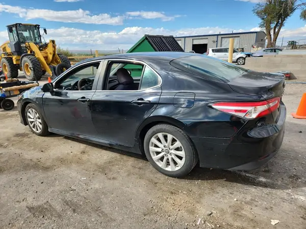 4T1B11HK9JU567072 2018 TOYOTA CAMRY - Image 2