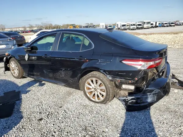 4T1B11HK9JU567234 2018 TOYOTA CAMRY - Image 2