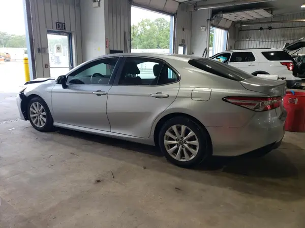 4T1B11HK9JU567380 2018 TOYOTA CAMRY - Image 2