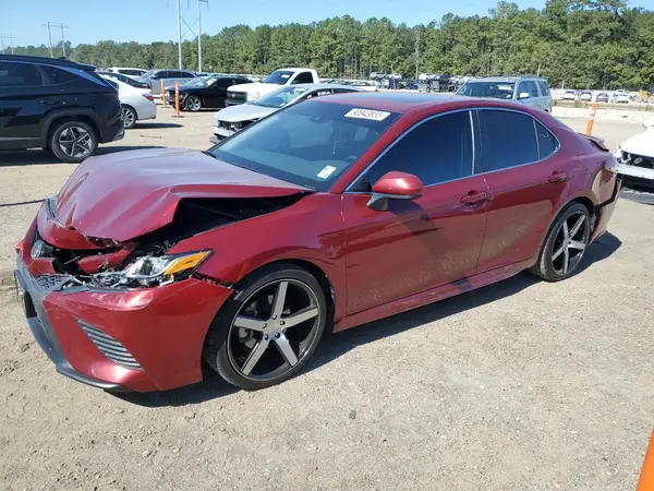 4T1B11HK9JU568142 2018 TOYOTA CAMRY - Image 1