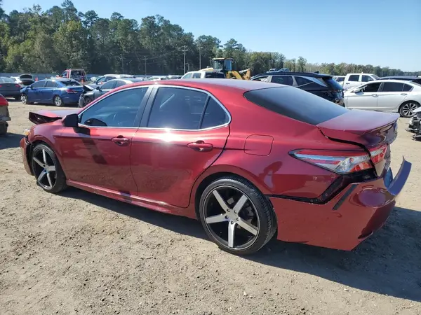 4T1B11HK9JU568142 2018 TOYOTA CAMRY - Image 2