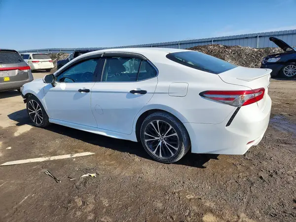 4T1B11HK9JU568559 2018 TOYOTA CAMRY - Image 2