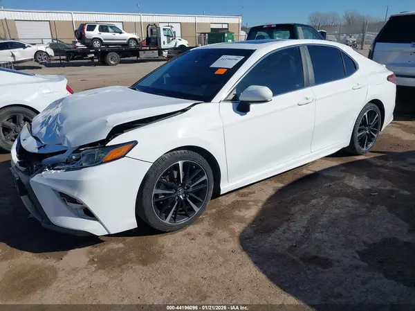 4T1B11HK9JU570179 2018 TOYOTA CAMRY - Image 2