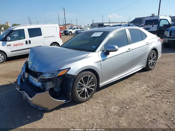 4T1B11HK9JU570182 2018 TOYOTA CAMRY - Image 2